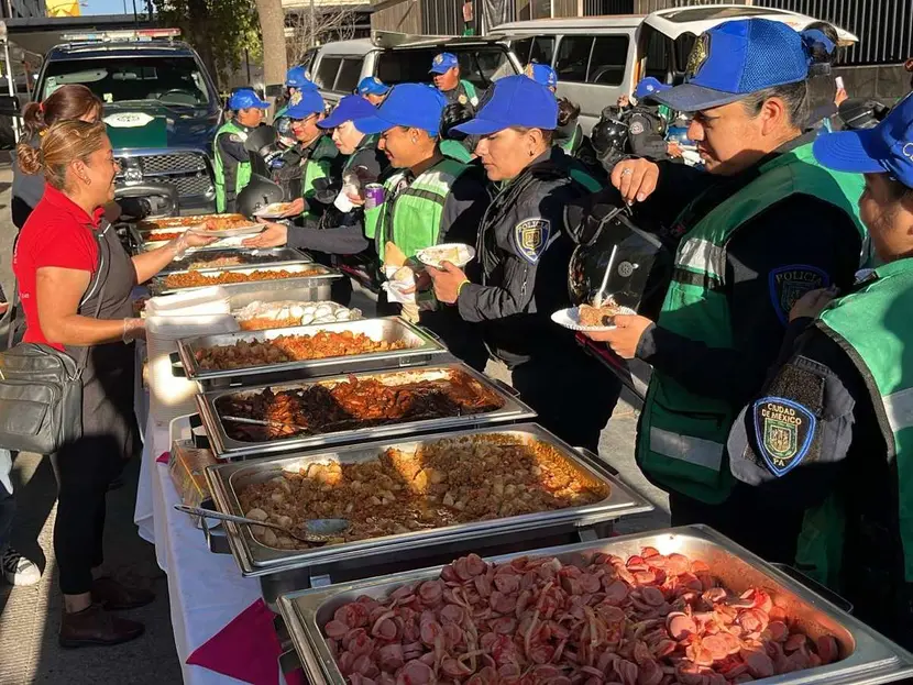 Reconocen a mujeres policías con desayuno, antes de marcha 8M en CDMX