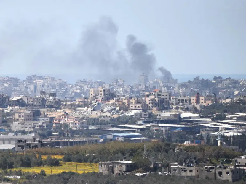 Previo al Ramadán, bombardeos en Gaza dejan decenas de muertos