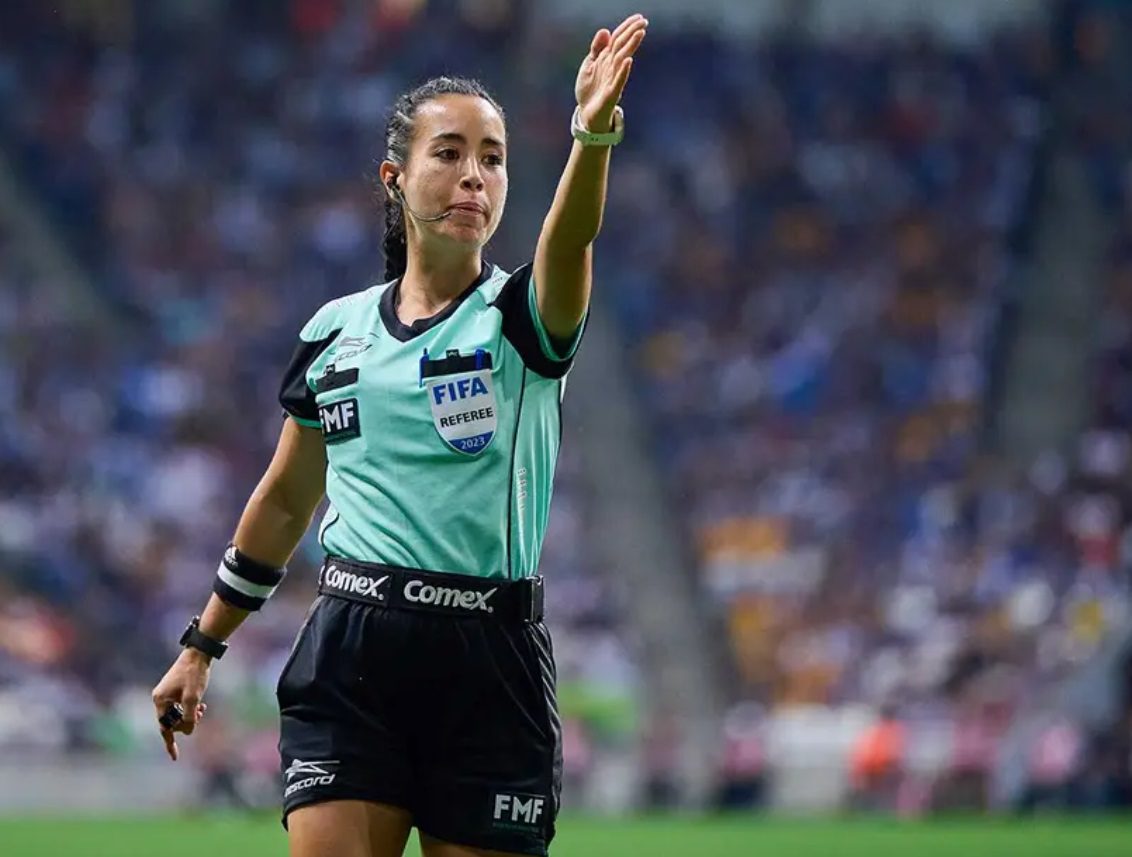 ¡Histórico! Katia Itzel García arbitra en la Liga MX varonil