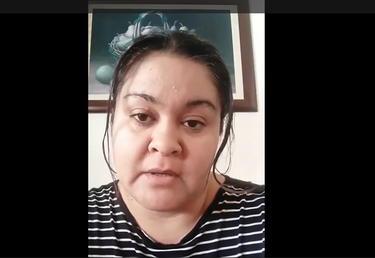 Maestra se angustia al contar que la engañaron; le pagarían por ver videos