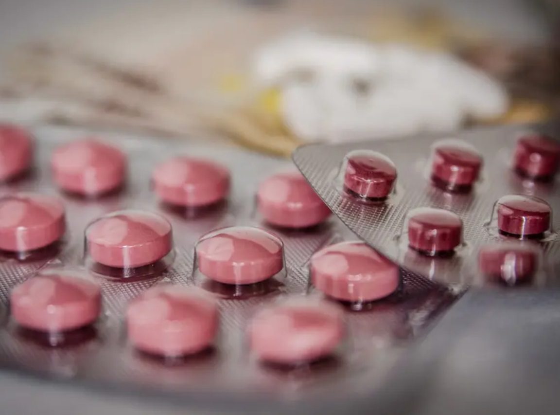 Confiscan 11 mil medicamentos vendidos hasta 10 veces más caros en farmacias