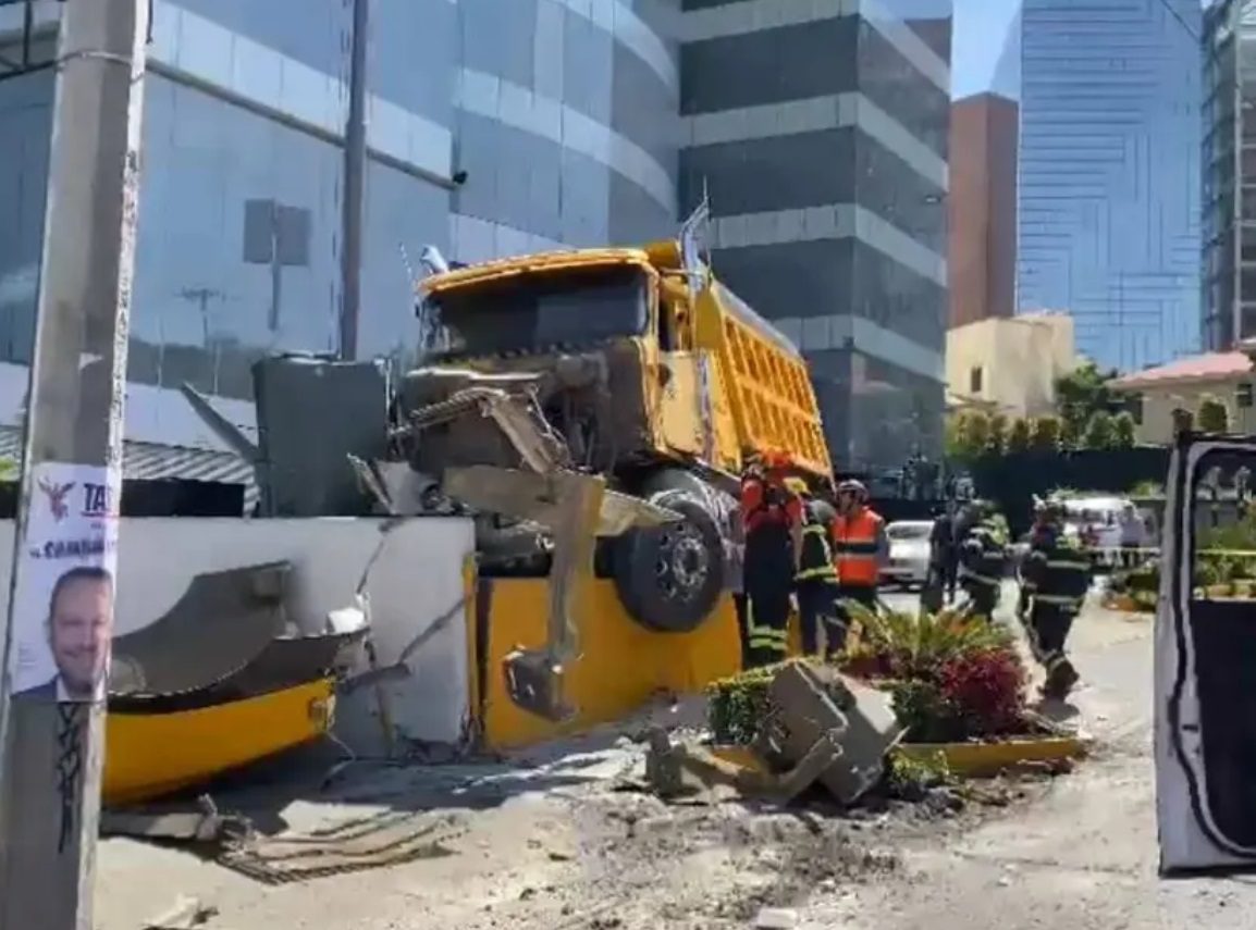 Tres heridos en accidente con camión en Tlalpan