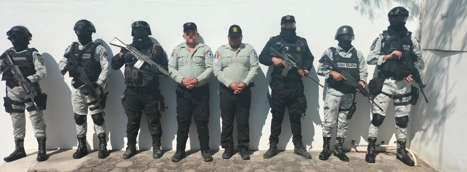 Detienen a dos civiles con falsos uniformes de la Guardia Nacional