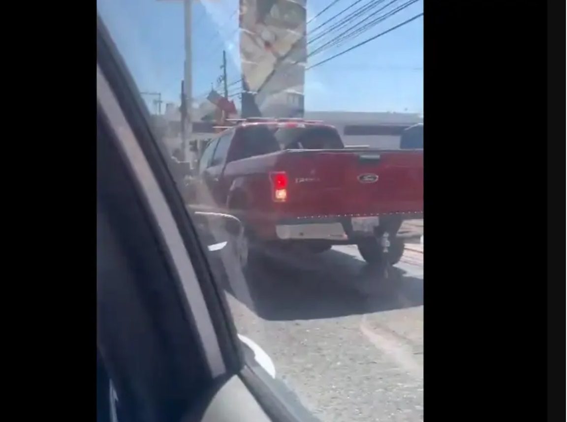 Camioneta mata a abuelito en León por conflicto vial
