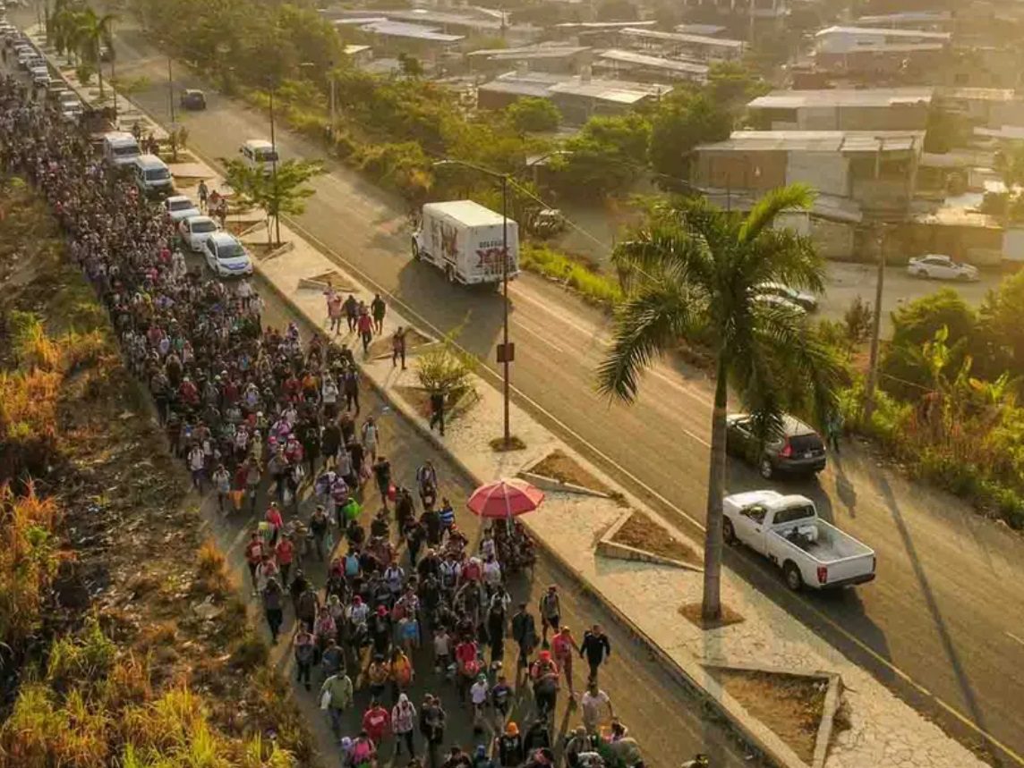 Caravana migrante se divide en Huixtla, unos esperan documentos del INM