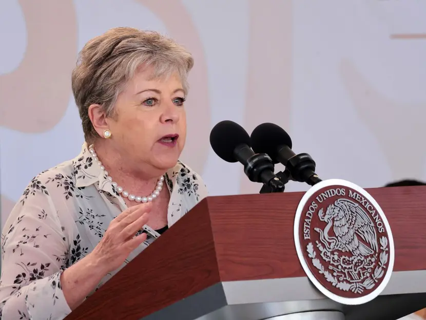 México firma acuerdo con Venezuela y dará apoyos económicos a migrantes repatriados