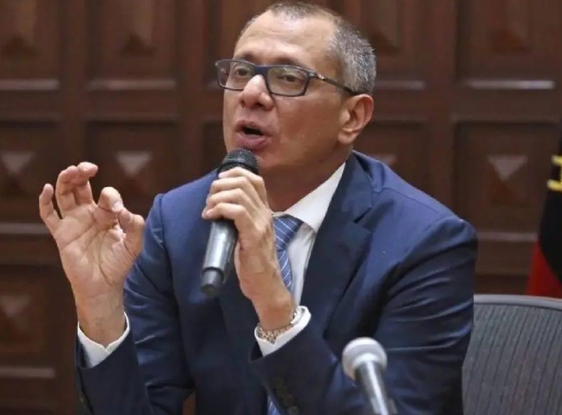 Ecuador pide a México capturar a exvicepresidente refugiado