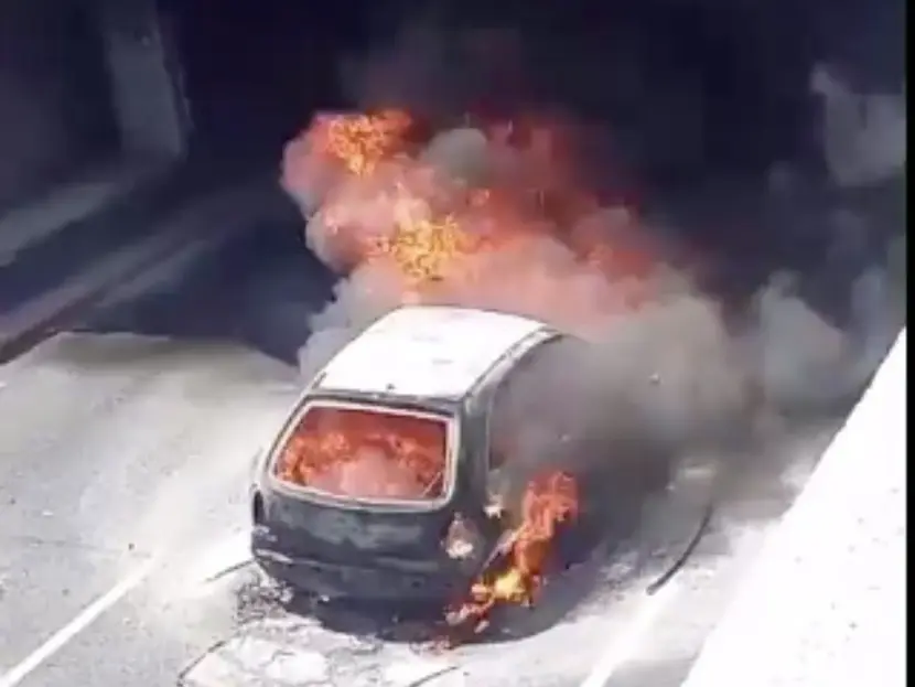 Se incendia auto en Viaducto CDMX 