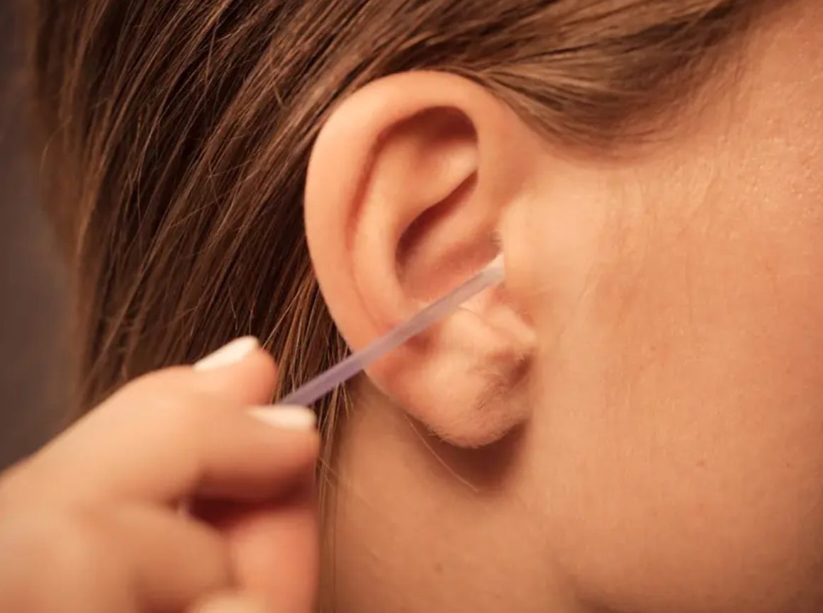 ¿Cuál es la razón detrás de la sensación placentera al limpiarse los oídos?