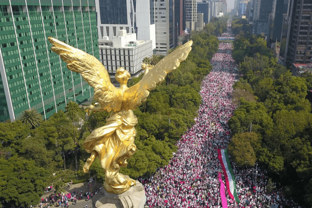 ¨ Marchas por la democracia. ¨ Entrelíneas