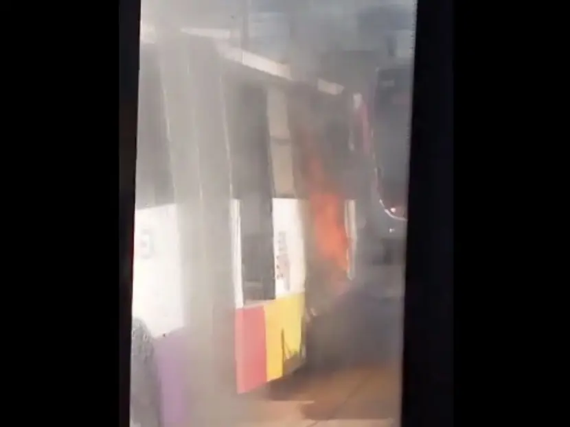Mexibús se incendia en Ecatepec