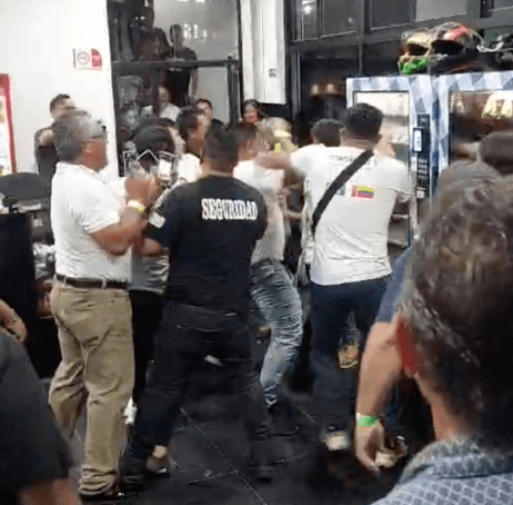 En Cancún, pelea campal en escuela de box