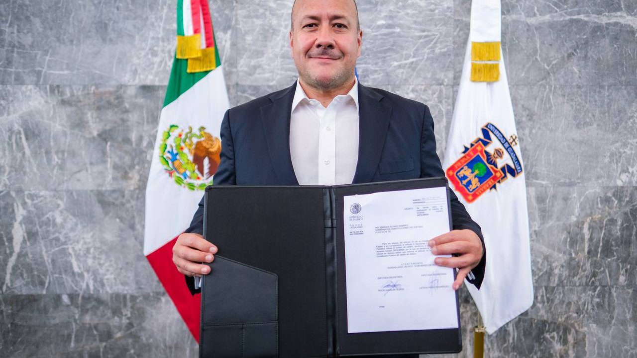 Alfaro firma decreto para presupuesto de UdeG, iniciando nueva era en relación con Jalisco