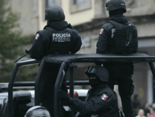 ¡Increíble!, Asaltan a policías en Tlatelolco