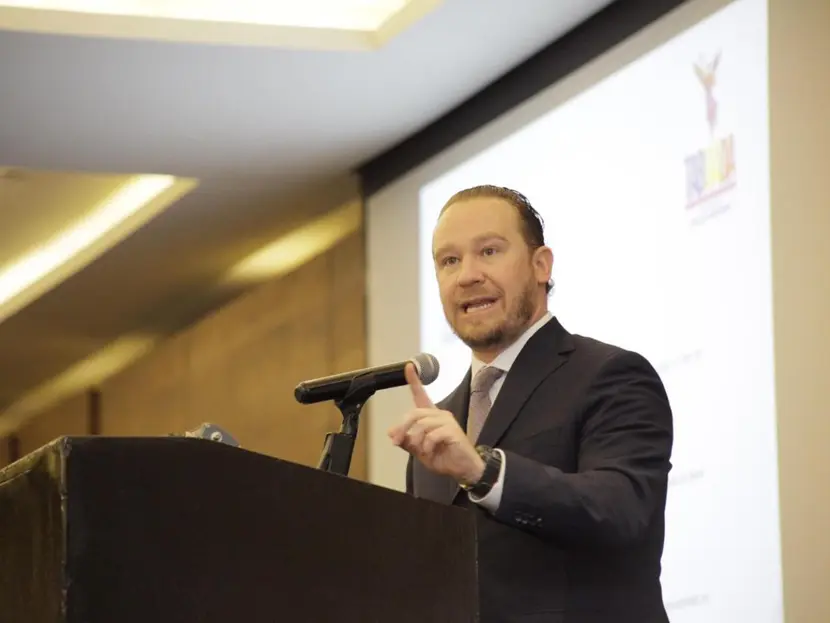 Santiago Taboada lanza spot de campaña