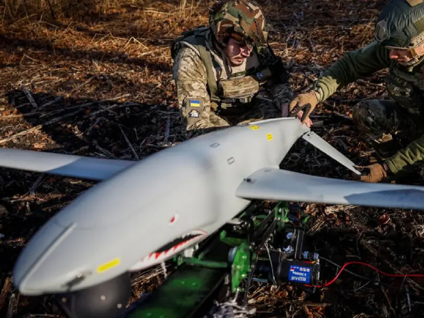 Ucrania realiza ofensiva con drones y derriba refinería rusa