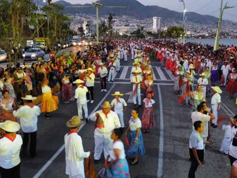 Acapulco rompe récord nacional con baile de iguana