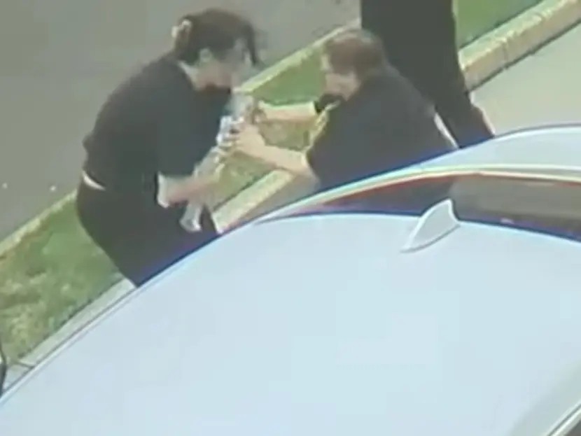 Madre agradece a gerente de Taco Bell por salvar vida de bebé