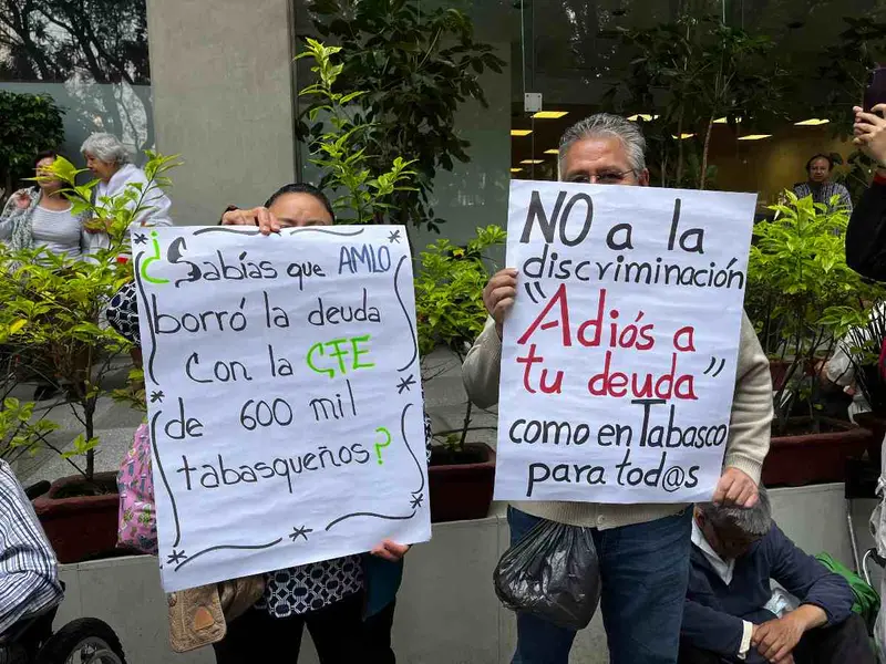 ANUEE bloquea cruce en Insurgentes Sur de la CDMX