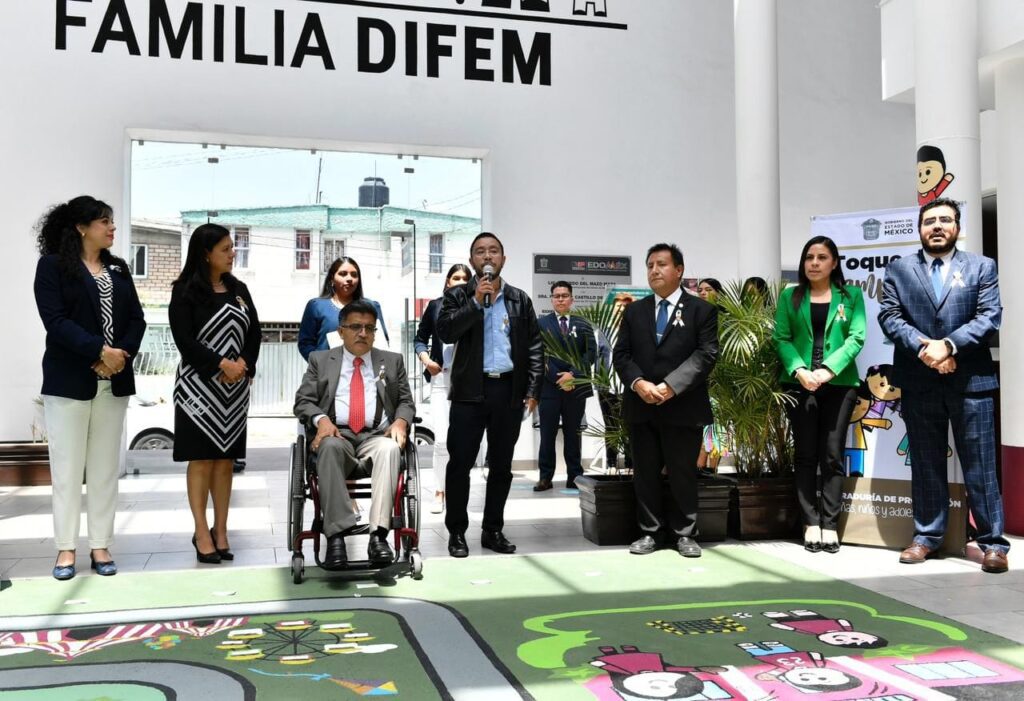 Conforma DIFEM a siete familias de corazón