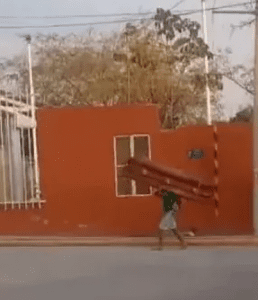 Hombre roba ataúd de panteón en Morelos