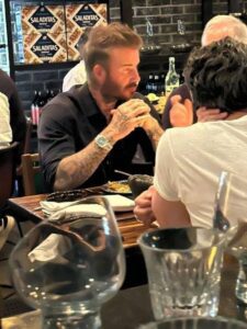 Beckham es captado echando chela en Monterrey