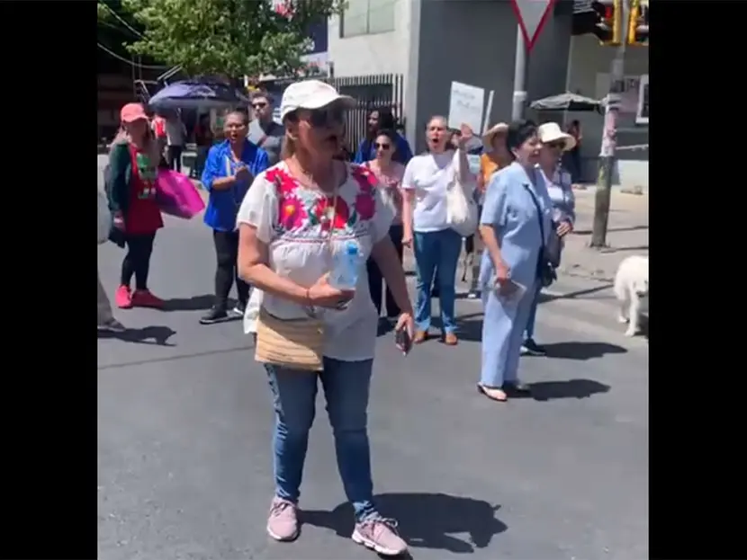 Manifestación por agua con olor a gasolina en alcaldía Benito Juárez