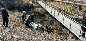 Amanece hombre colgado de puente en Periférico Sur