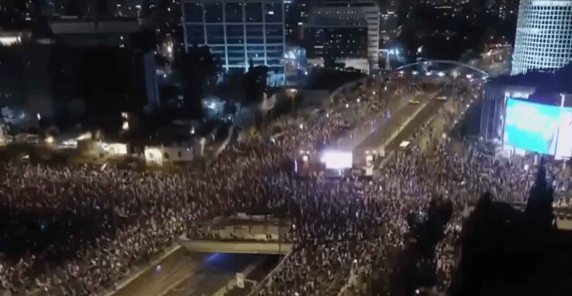 Más de 100 mil israelíes se manifiestan en contra de Netanyahu