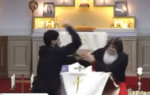 Hombre apuñala a líder religioso en iglesia de Sídney