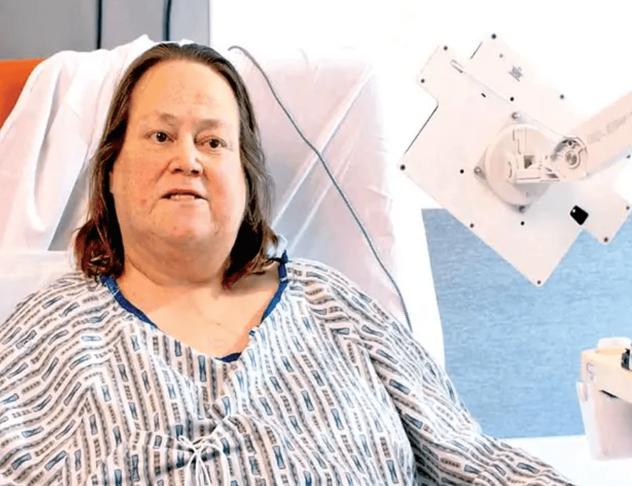 Logran trasplantar riñón de cerdo a mujer en EU