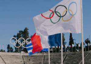 Grecia entrega la llama olímpica a Francia