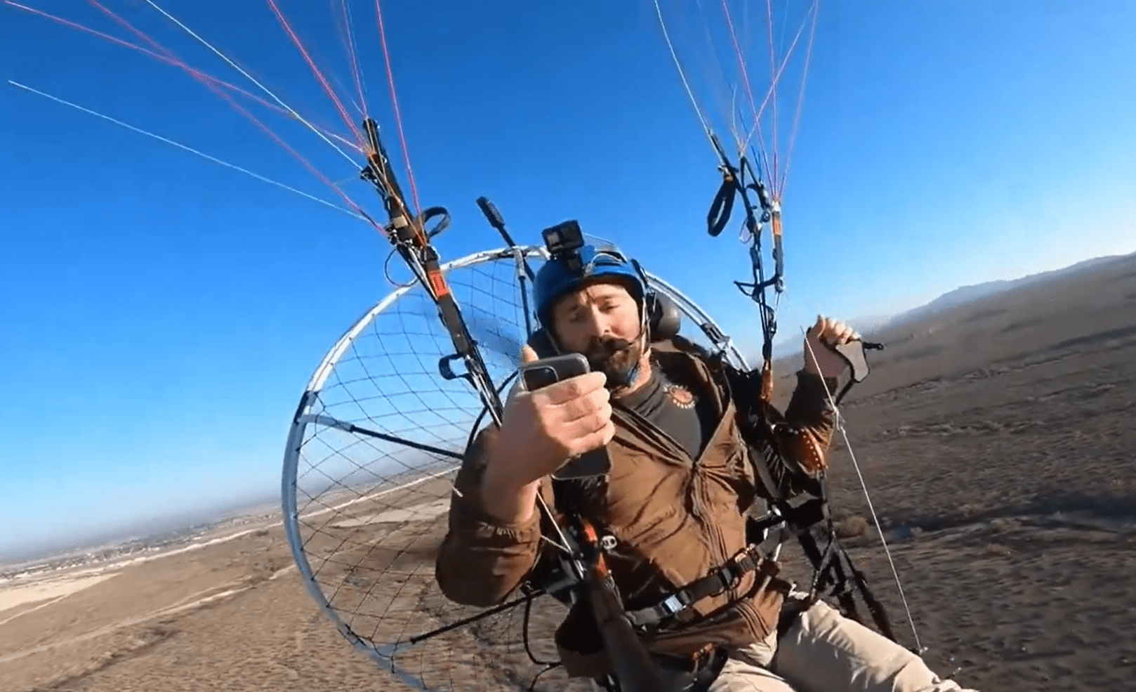 Piloto de paramotor sufre aparatoso accidente y todo queda grabado