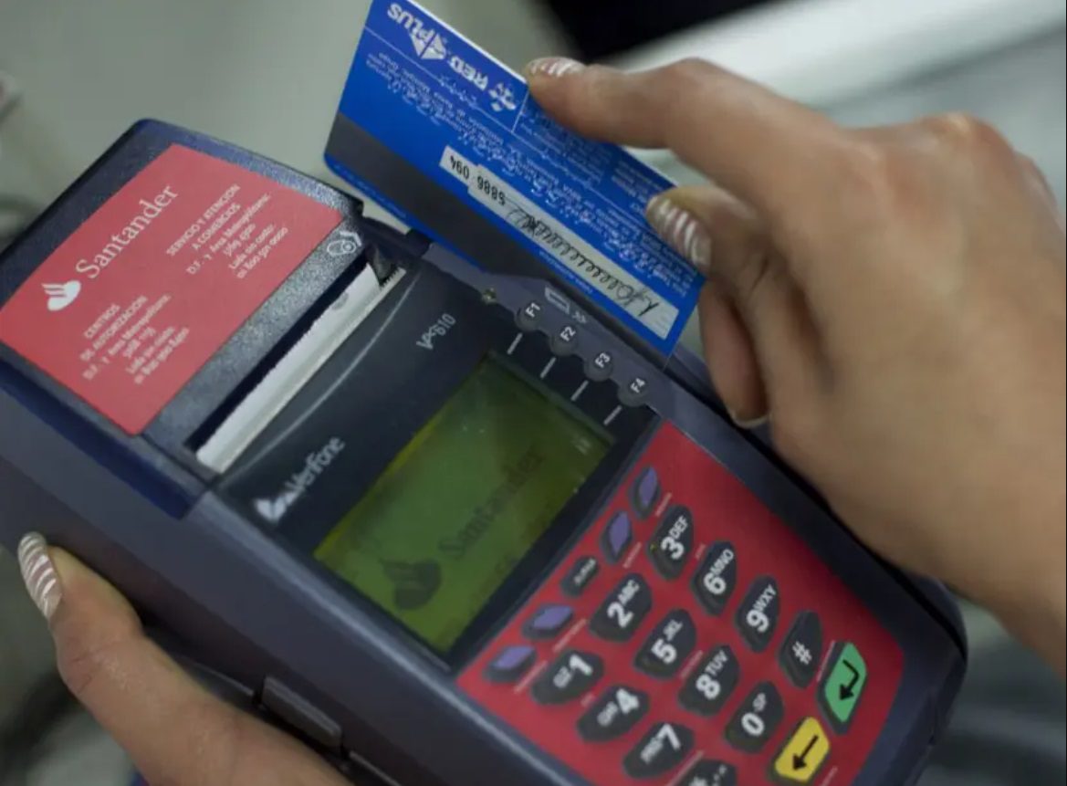 Diputados apoyan prohibir comisiones por pagar con tarjeta