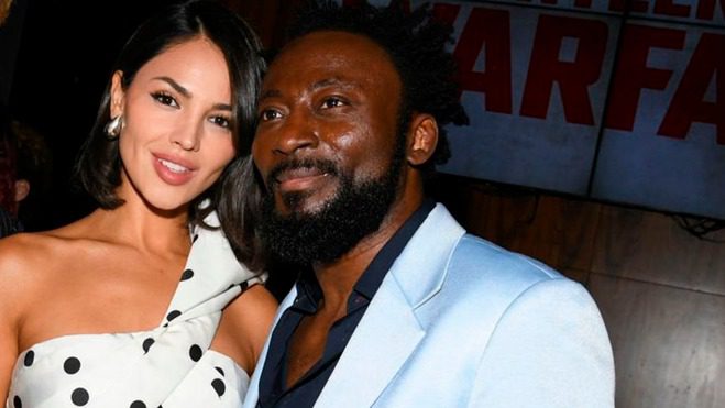 Tachan a Eiza González de racista con actor Babs Olusanmokun