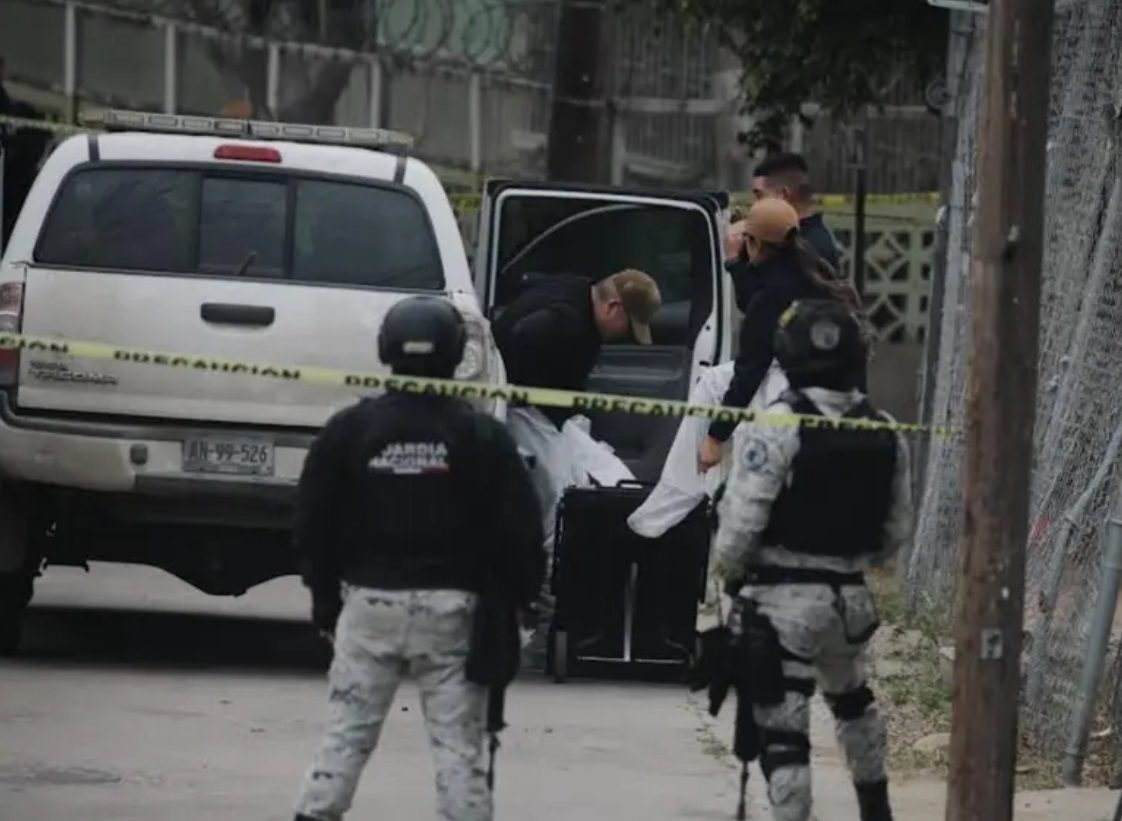 Atrapan a hombre con dos maletas de restos humanos