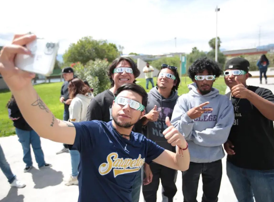 No mires el eclipse a través de una radiografía o reflejado en el agua