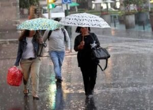Los chilangos agradecen las lluvias en CDMX como un “milagro de Tláloc”