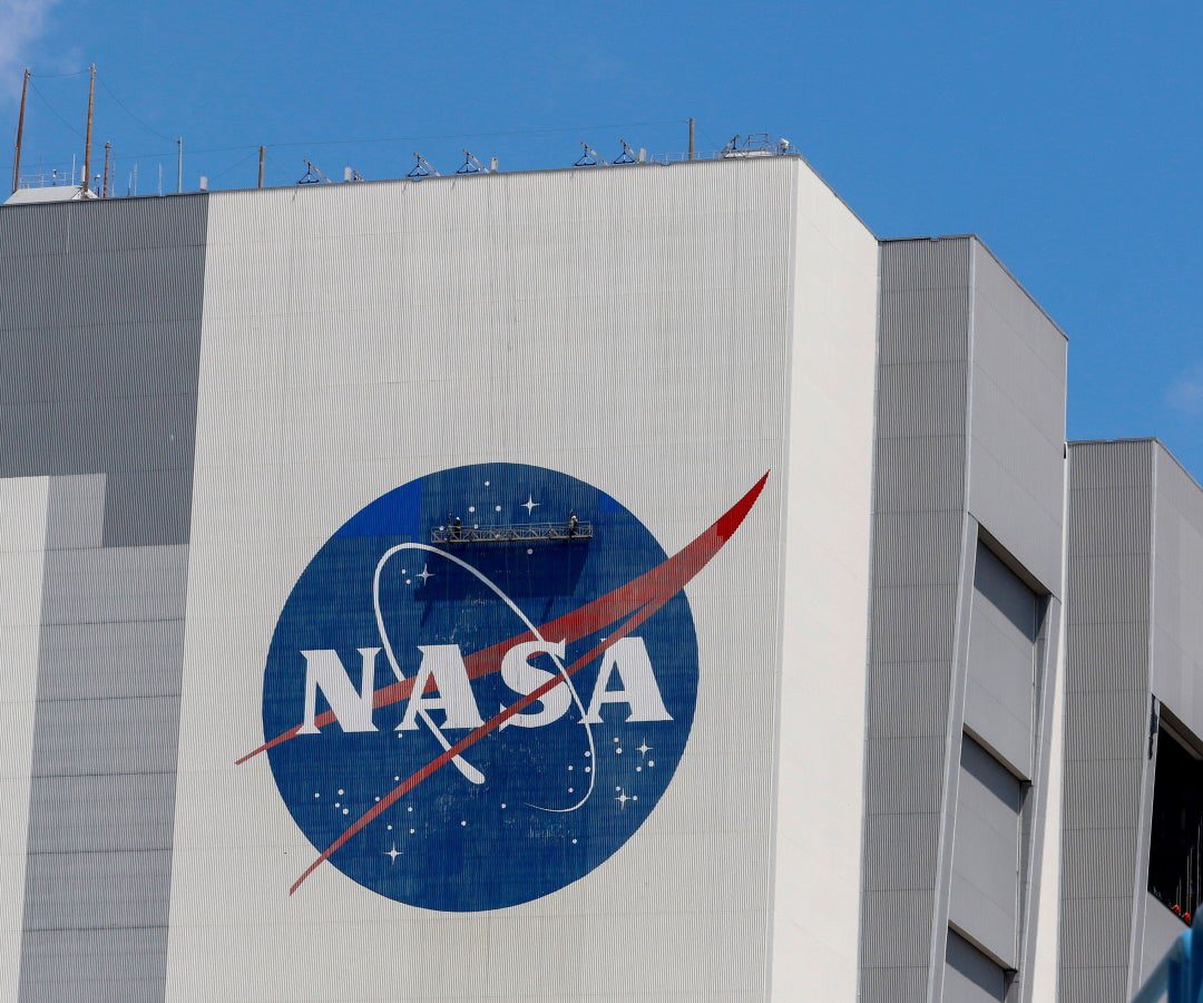 AMLO se reúne con director de la NASA