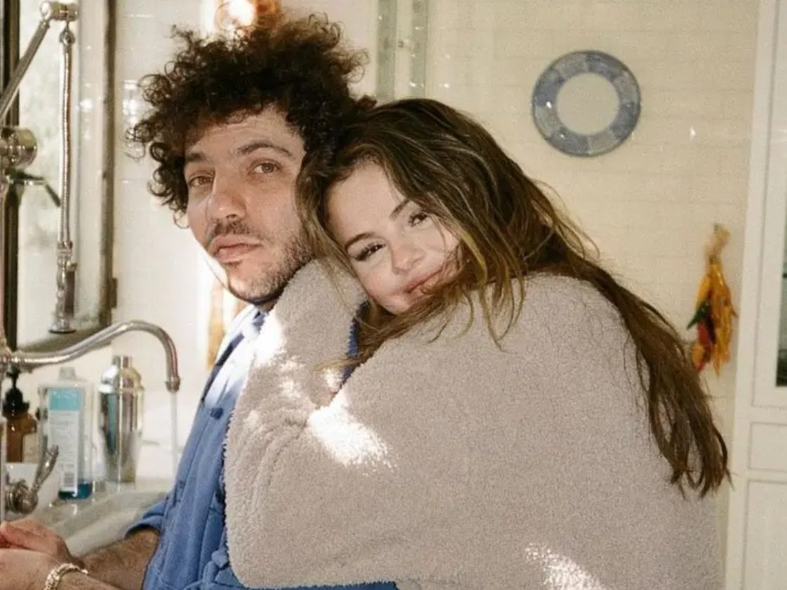 Benny Blanco comparte detalles personales sobre su vínculo con Selena Gomez