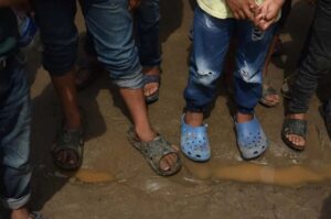 En Chiapas, menor de edad acusado de robo es colgado de un brazo