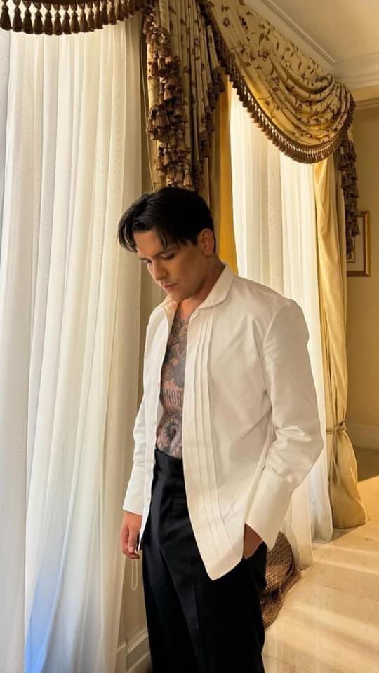 Christian Nodal se disloca la mandíbula