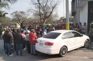 Mujer atropelló a dos niños y casi es linchada en Xoxocotla
