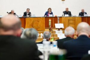 Iglesia católica niega 60 procesos contra religiosos según Xóchitl Gálvez