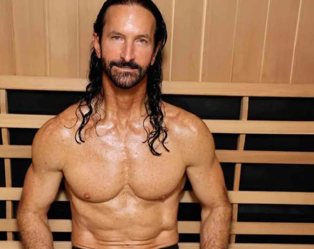 Abuelito de 61 años sorprende con aspecto de 38 gracias a su cuerpo tonificado