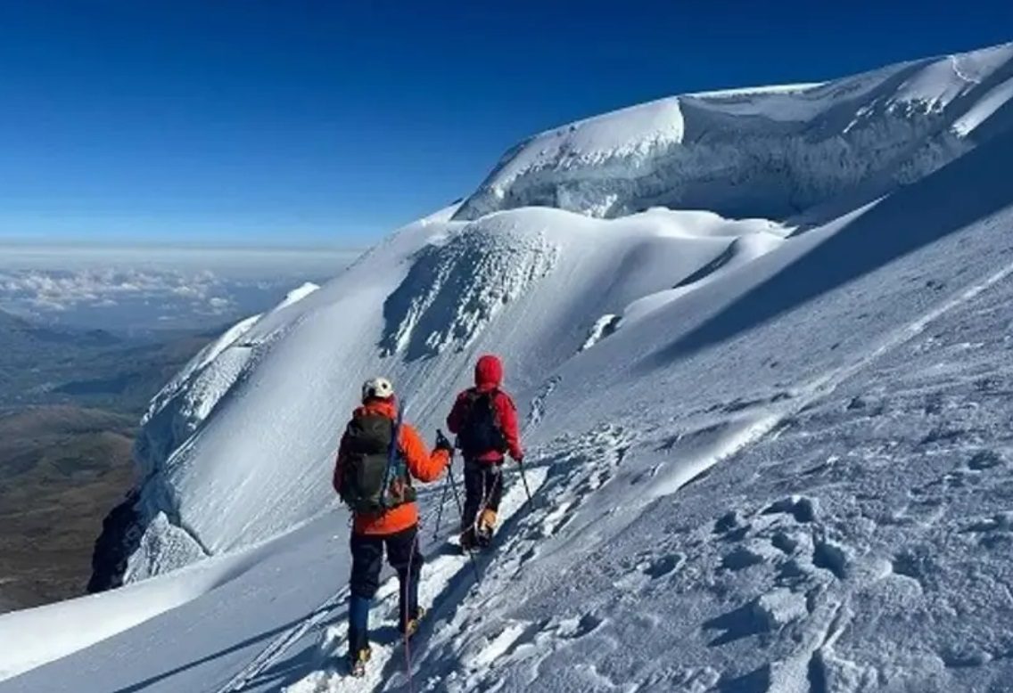 Dos alemanes y un ecuatoriano desaparecen en avalancha en volcán de Ecuador