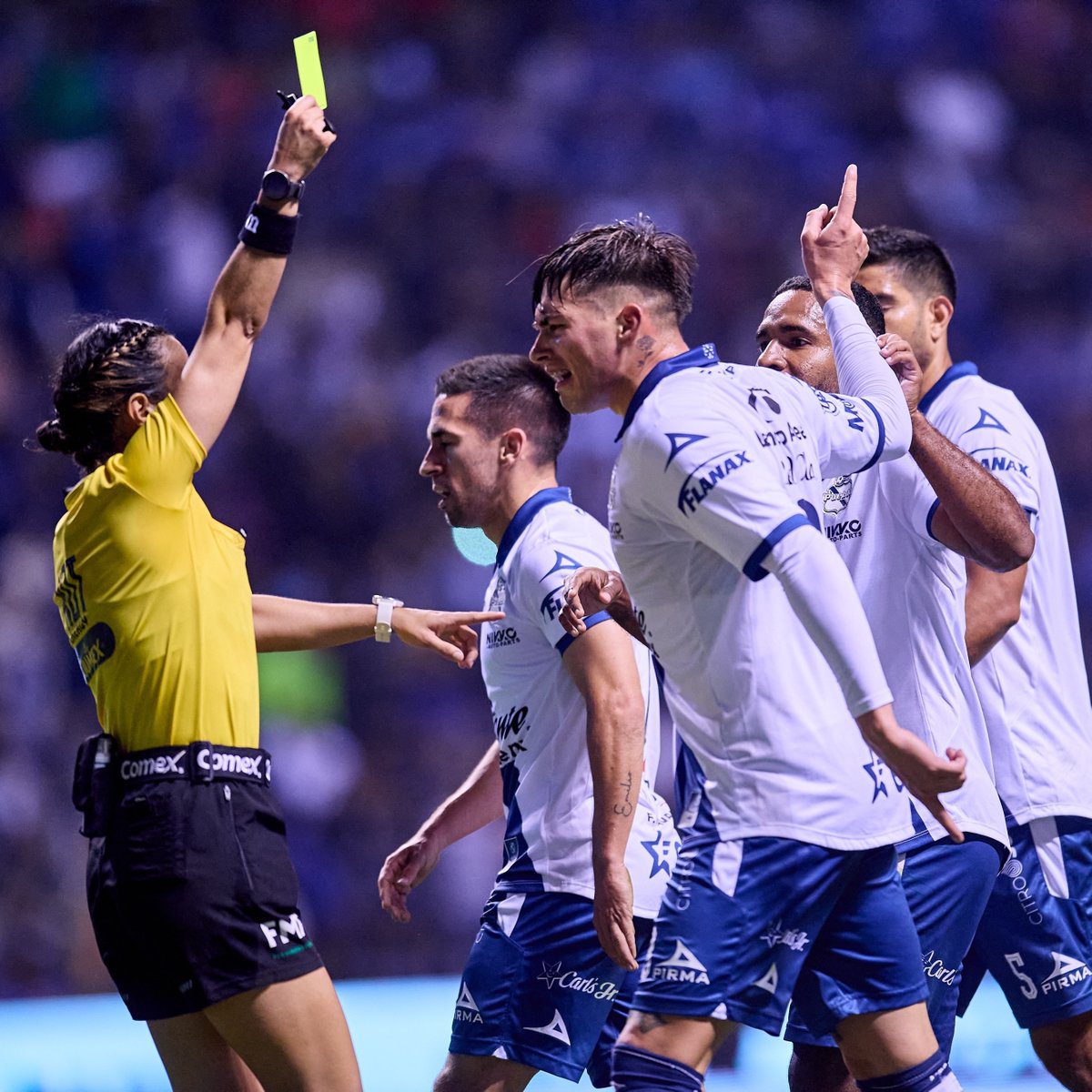 Conoce a Katia García; la árbitro que marcó penal a Cruz Azul