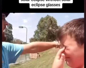 Niño queda ciego tras ver eclipse solar