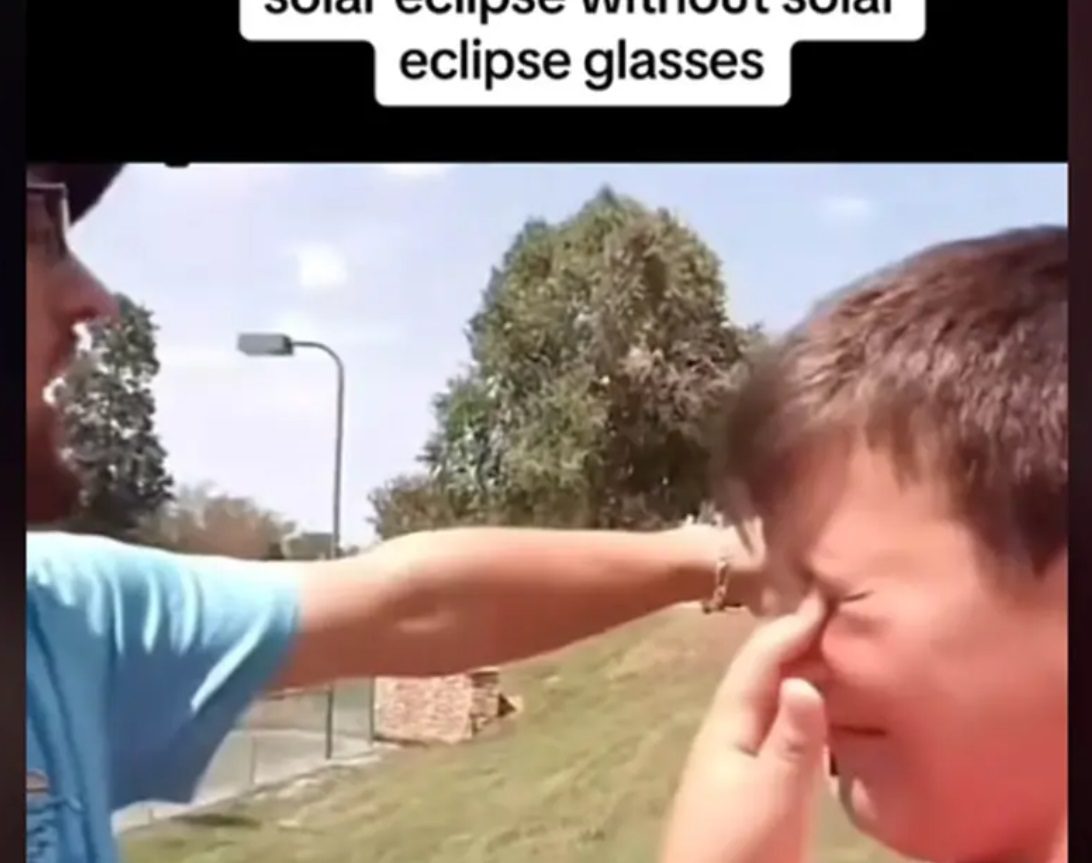 Niño queda ciego tras ver eclipse solar
