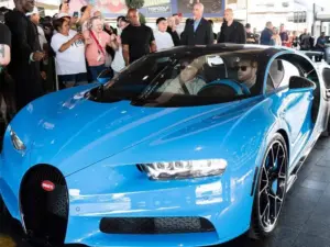 Canelo Álvarez Impacta al llegar a Las Vegas en su Bugatti “Pitufo”